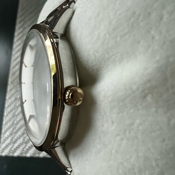 Elegant two-tone Kate Spade ♠️ Gramercy bracelet watch ⏱️ - Picture 4 of 6